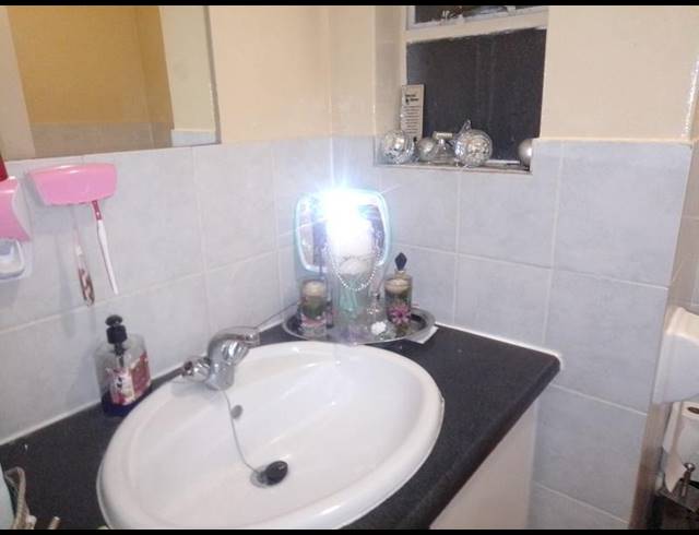 2 BEDROOM APARTMENT FOR SALE IN MENLYN